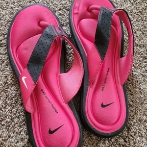 Womens nike memory foam sandals - hot pink and black - size 10